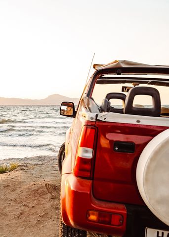 Auto am Strand