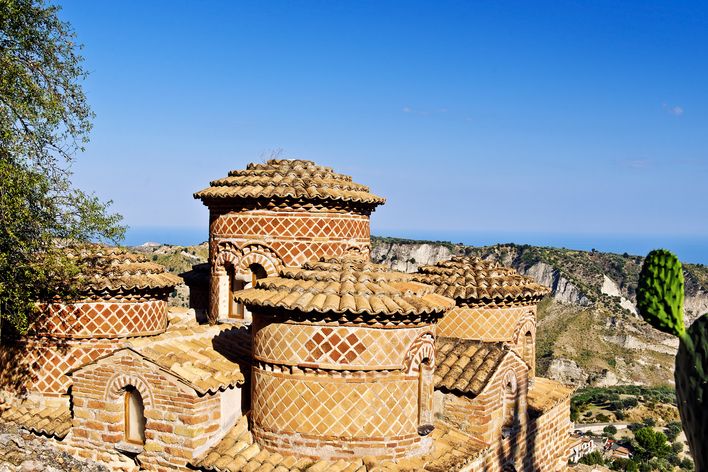 Blick auf die Kirche cattolica di stilo in Kalabrien