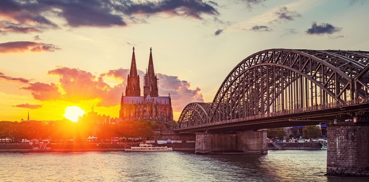 Sonnenuntergang am Rhein in Köln