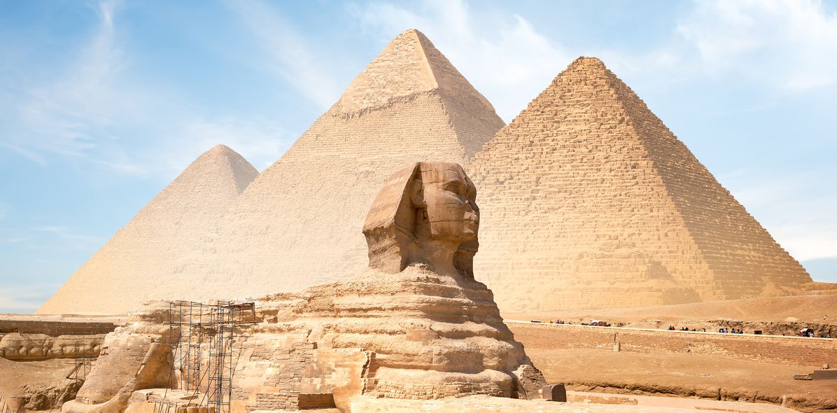 Die Sphinx Statue vor den Pyramiden von Gizeh, Kairo