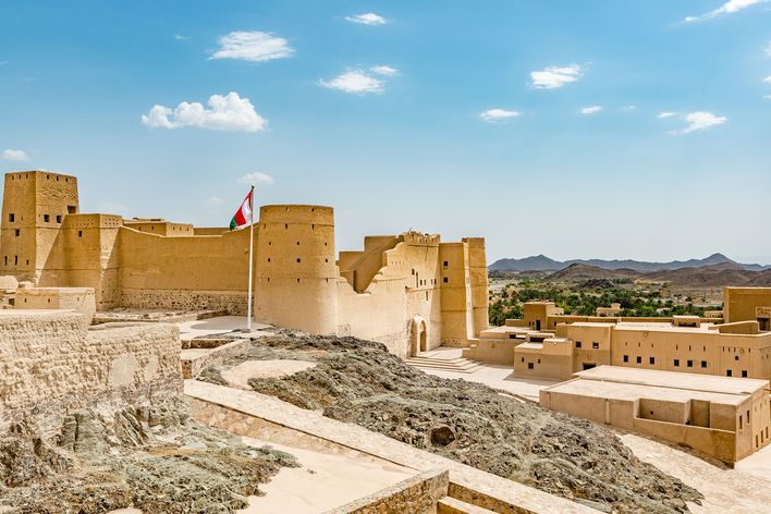 Lehmstadt Bahla im Oman mit historischer Festung und traditioneller Architektur