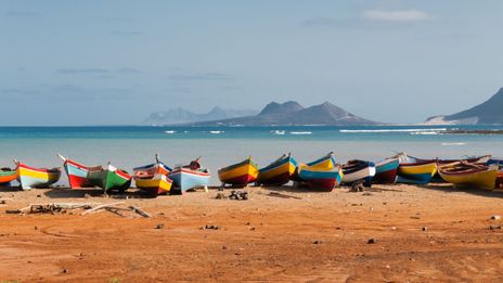 Boote am Mindelo Beach