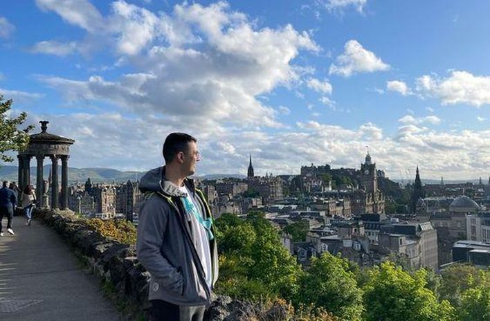 Experte Moritz während seiner Reise durch Schottland
