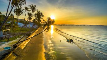 Sonnenuntergang an einem Strand in Vietnam
