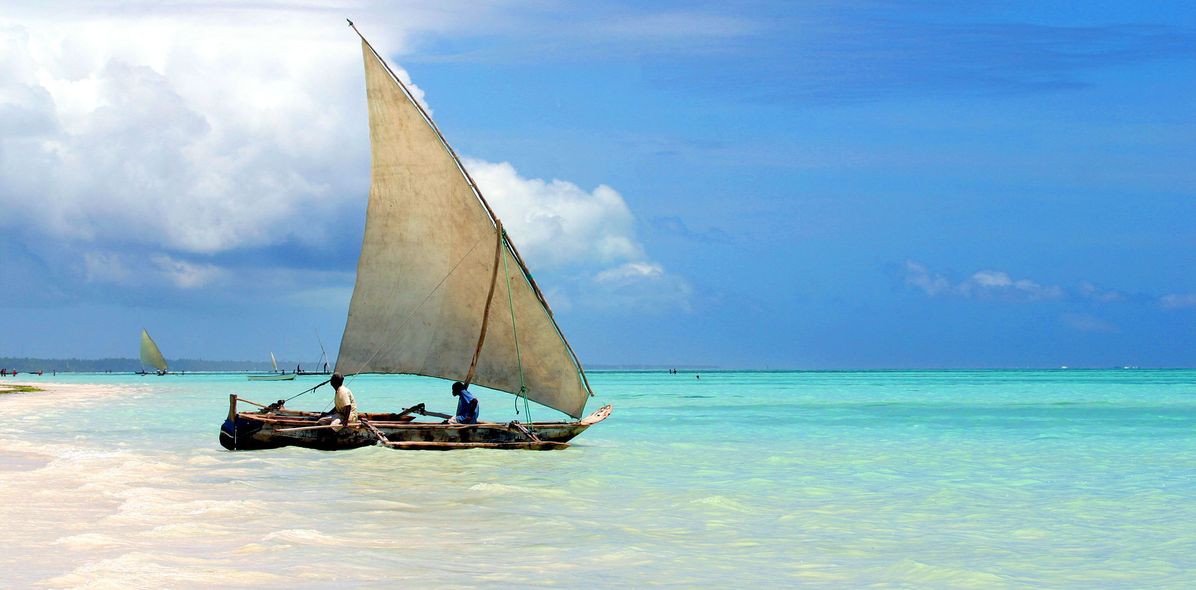 Meer mit Segelboot