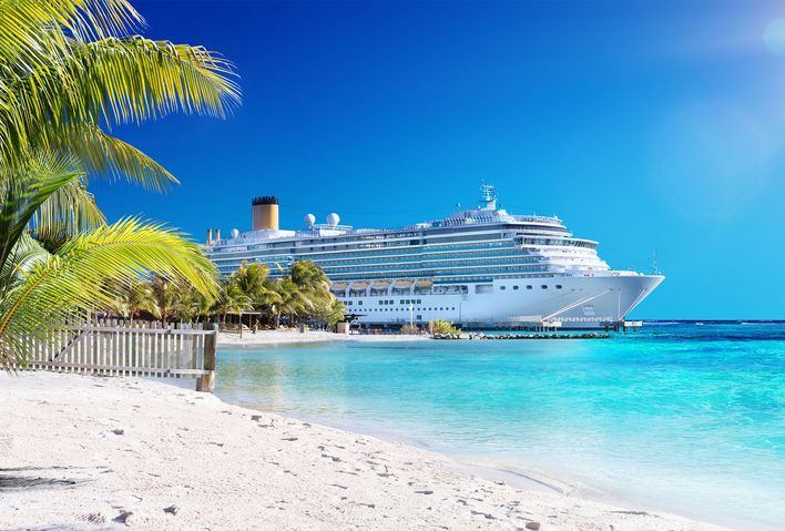 Kreuzfahrtschiff in der Karibik