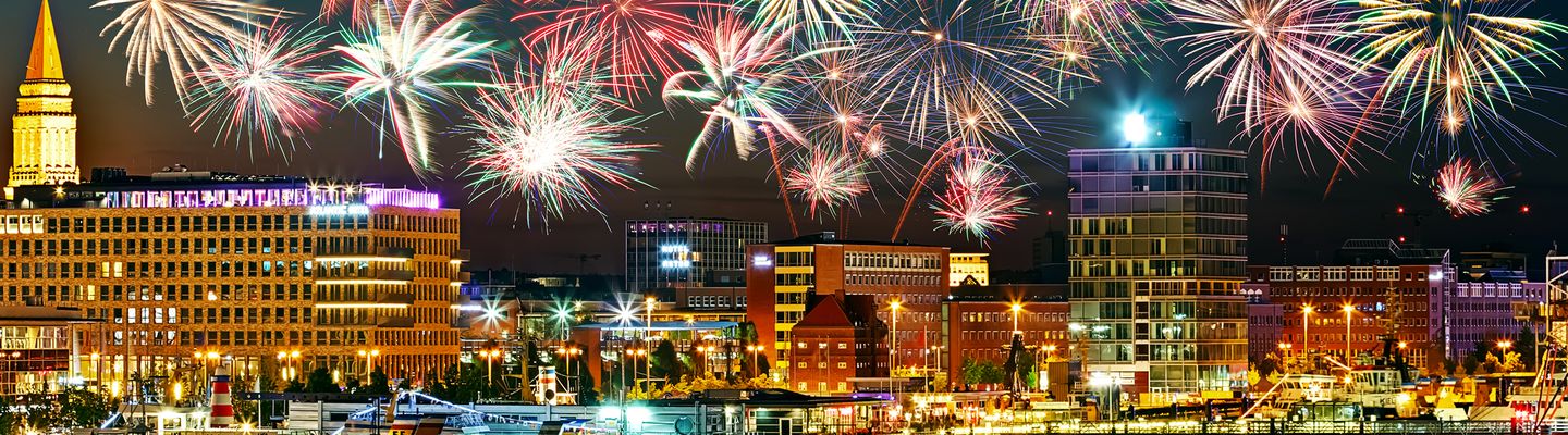 Kiel Hafen mit Feuerwerk