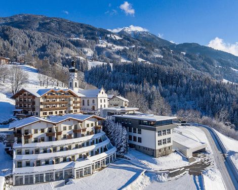 Winterurlaub im Ferienhotel Hoppet in Hart-0