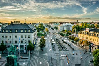 Blick in die Stadt Göteborg bei Sonnenuntergang 