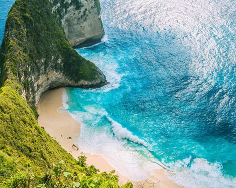 Von grünen Hügeln zu goldenen Stränden-1