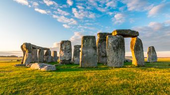 Stonehenge Steinkreis in der Landschaft von Südengland