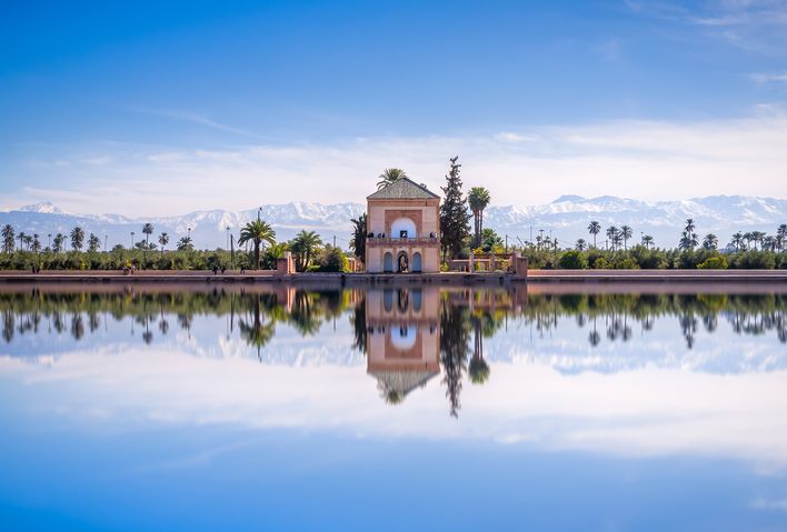 Garten und See in Marrakesch in Marokko