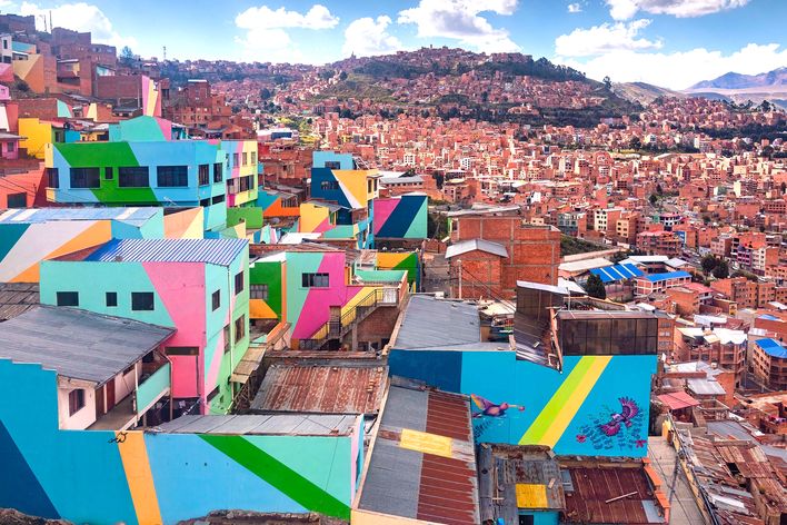 Bunte Malereien an den Hauswänden in der Stadt La Paz in Bolivien