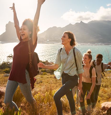 Gruppe von Menschen beim Wandern