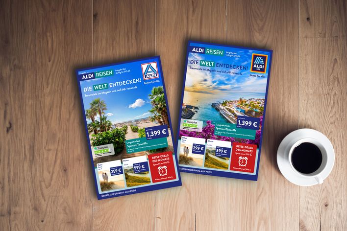 ALDI-Reisemagazin Titelblätter der Ausgabe Nord & Süd Mai 2026 auf Holztisch liegend
