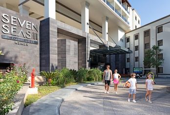 Seven Seas Hotel Life