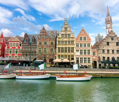 Historische Häuser und Gracht in der Altstadt von Gent