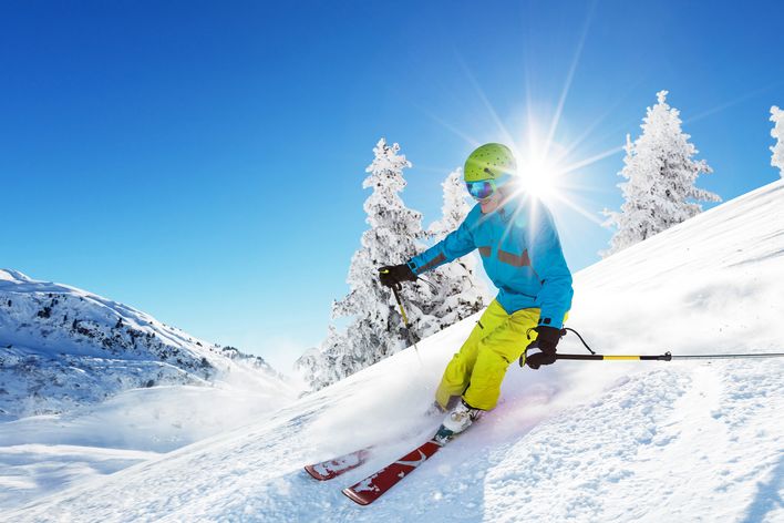 Skifahrer bei der Abfahrt im Pitztal