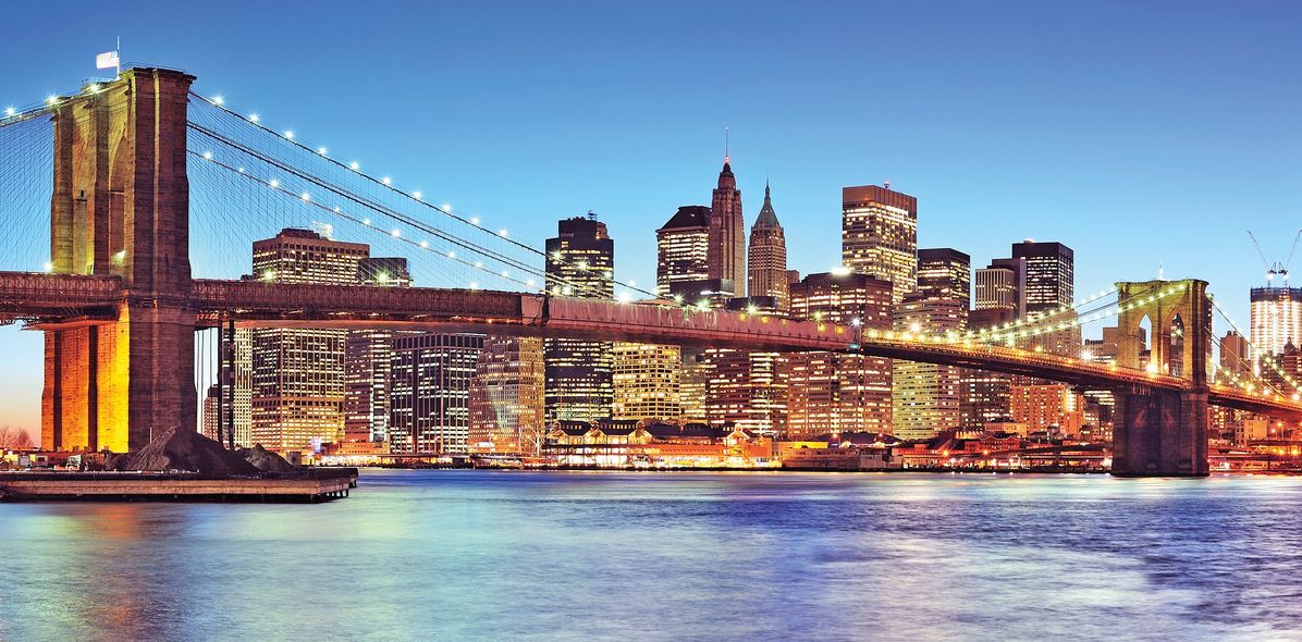 Brooklyn Bridge in New York bei Nacht