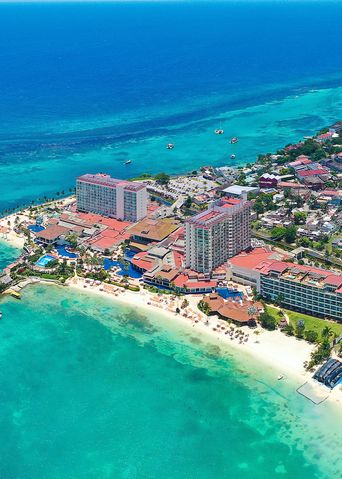 Luftbild von Ocho Rios auf Jamaika