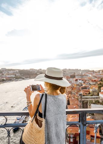 Frau macht Fotos