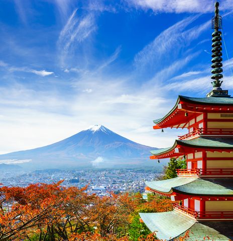 Blick auf Mount Fuji und Tempel