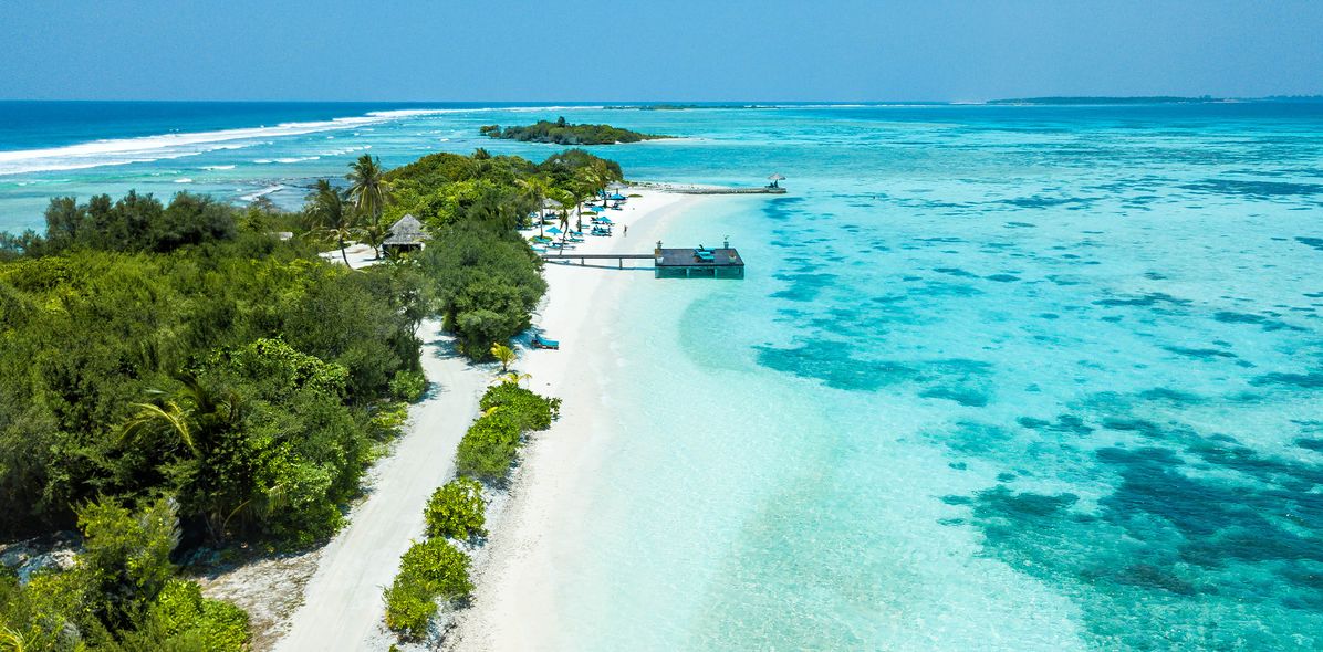 Strand und blaues Meer