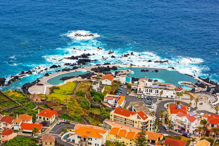 Blick auf Porto Moniz auf Madeira