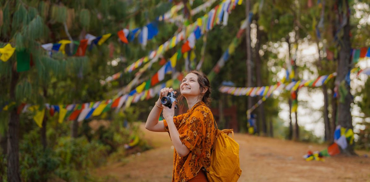 Frau fotografiert im Urlaub