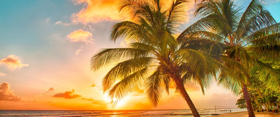Strand beim Sonnenuntergang in der Karibik