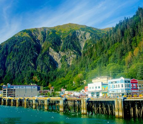 Blick auf Juneau und Meer