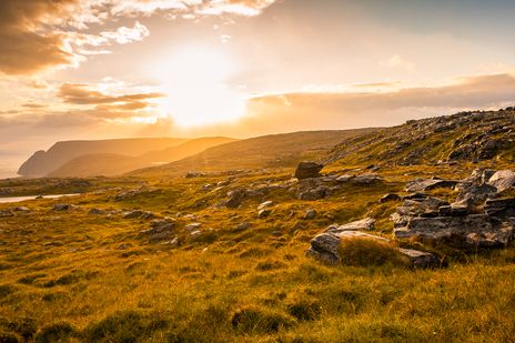 Knivskjellodden, der wahre nördlichste Punkt Europas während des Sonnenuntergangs