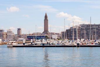Blick auf den Hafen in der Stadt Le Havre