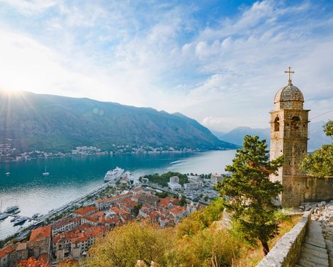 Flexible Mietwagen-Rundreise ab/an Podgorica: Adria-Flair, Kultur & Bergpanoramen
