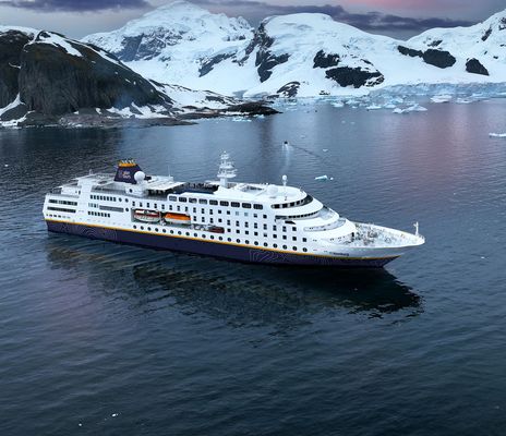 MS Hamburg im Eis