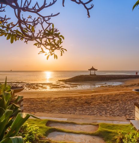 Sonnenaufgang am Strand von Sanur, Bali