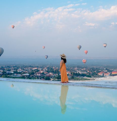 Frau in Pamukkale