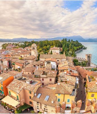 Blick auf Sirmione am Gardasee