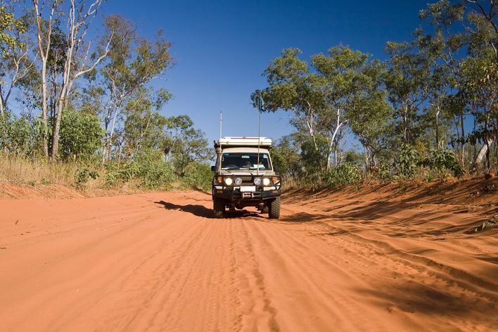 Geländewagen im australischen Outback