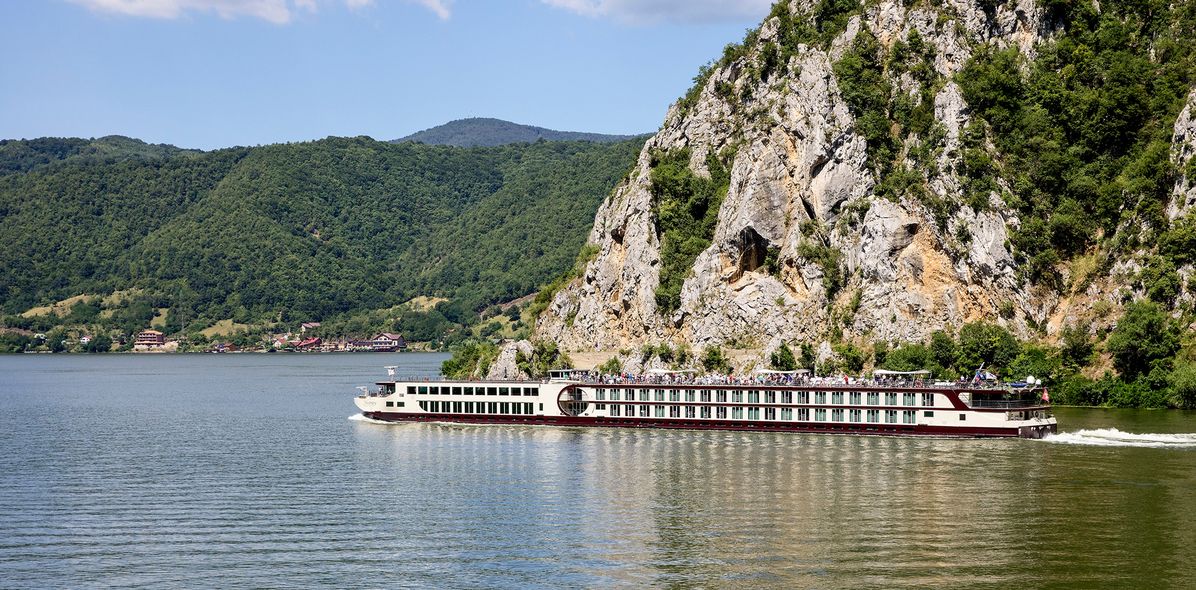 MS Nestroy auf dem Fluss