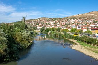 Fluss Vardar bei der Stadt Veles