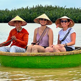 Tina und Andrea in Vietnam