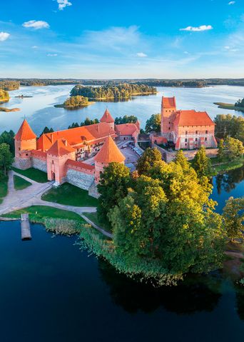 Luftaufnahme von Schloss Trakai in Litauen im Baltikum