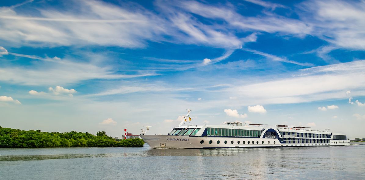 MS Compass OPERA auf dem Fluss