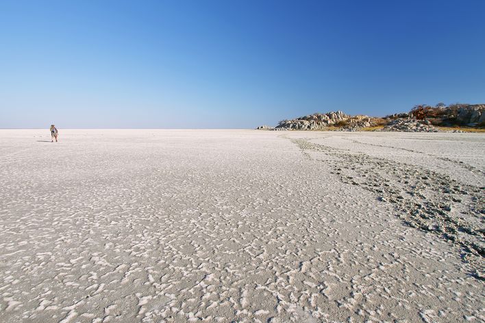 Weite Salzpfannen in der Makgadikgadi-Region, Botswana
