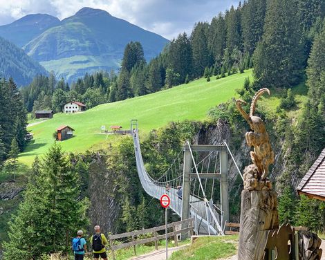 Wandern von wilden Flüssen zu märchenhaften Schlössern-2