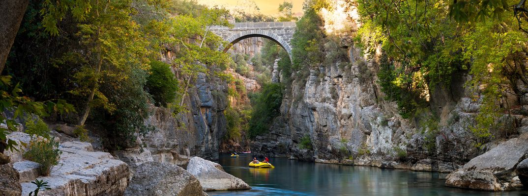 Historische Steinbrücke im Köprülü-Kanyon-Nationalpark