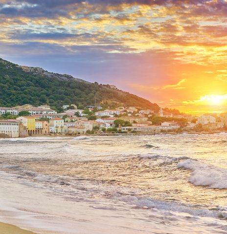 Sonnenuntergang am Strand von Korsika