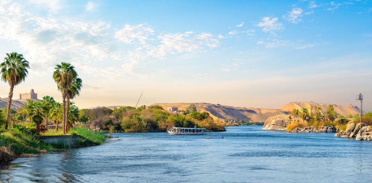 Nil mit Schiff und Landschaft