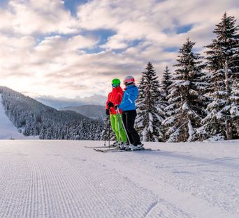 Verschneite Winterlandschaft in Österreich Kärnten